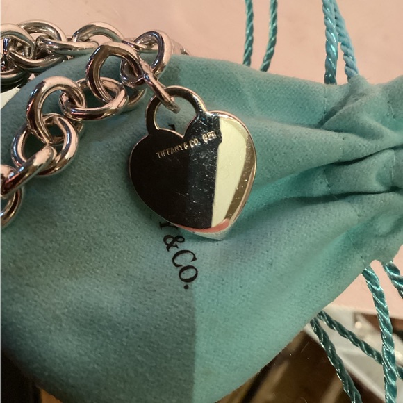 Brand new TIFFANYS HEART bracket - Picture 3 of 3
